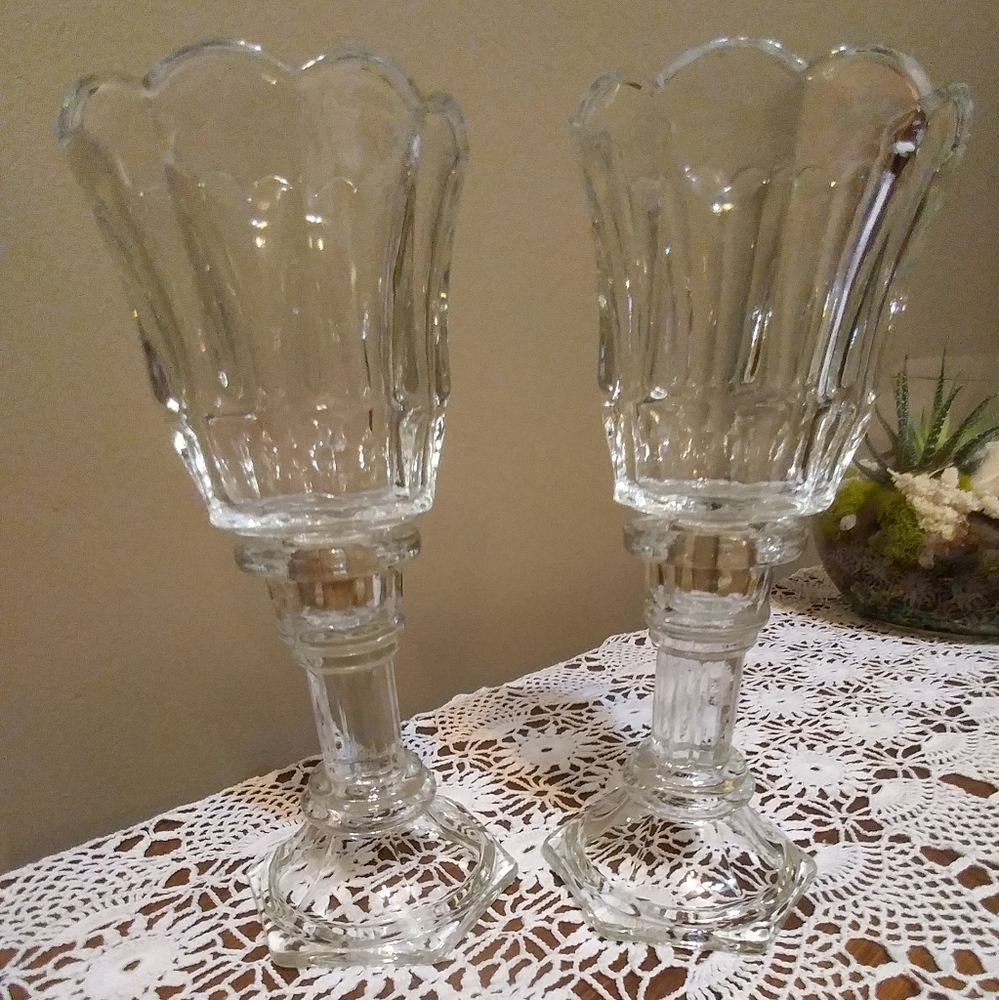 Elegant Clear Glass Candle Sticks With Tulips